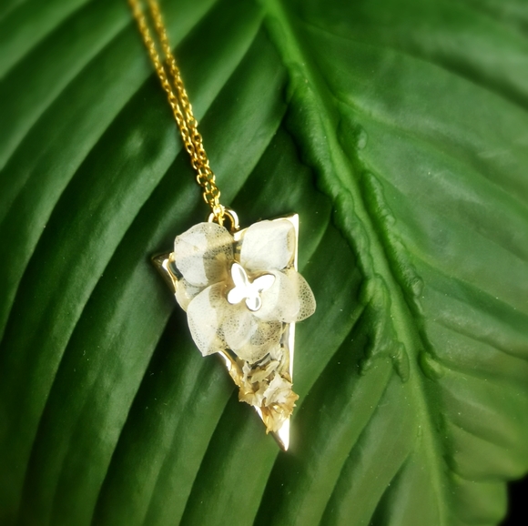 White and Gold Florals - Picture 2 of 3